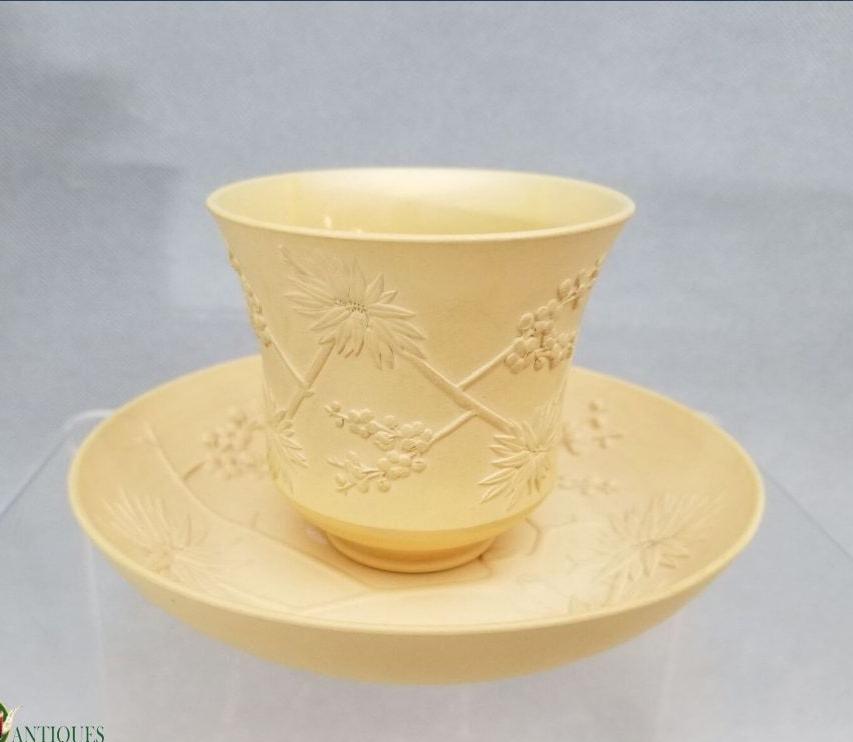 Yellow Chinese Tea Cup With Lid And Saucer